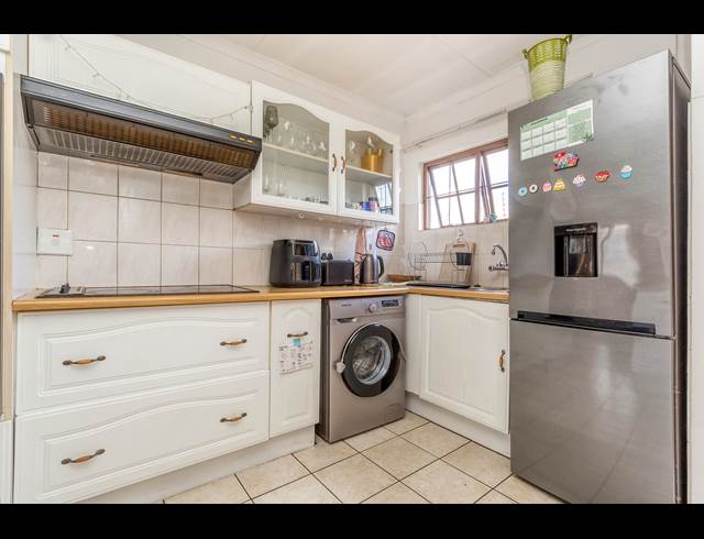 2 BEDROOM TOWNHOUSE RENTED IN WELTEVREDEN PARK