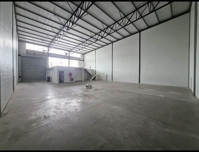 518M² WAREHOUSE TO LET IN STIKLAND INDUSTRIAL