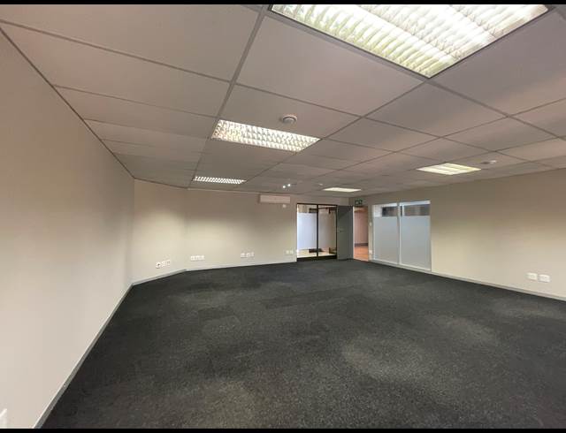 132M² OFFICE TO LET IN HURLINGHAM