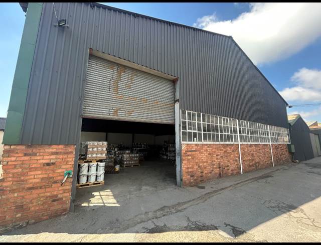 300M² WAREHOUSE TO LET IN INDUSTRIA WEST
