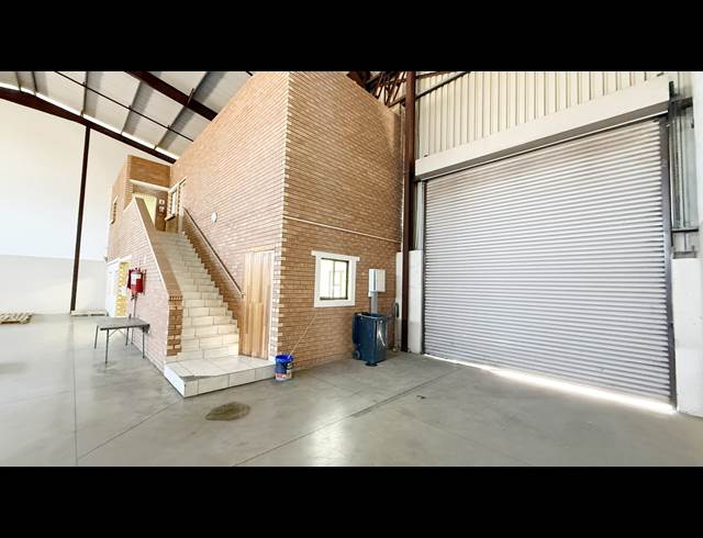 594M² WAREHOUSE TO LET IN AIRPORT PARK