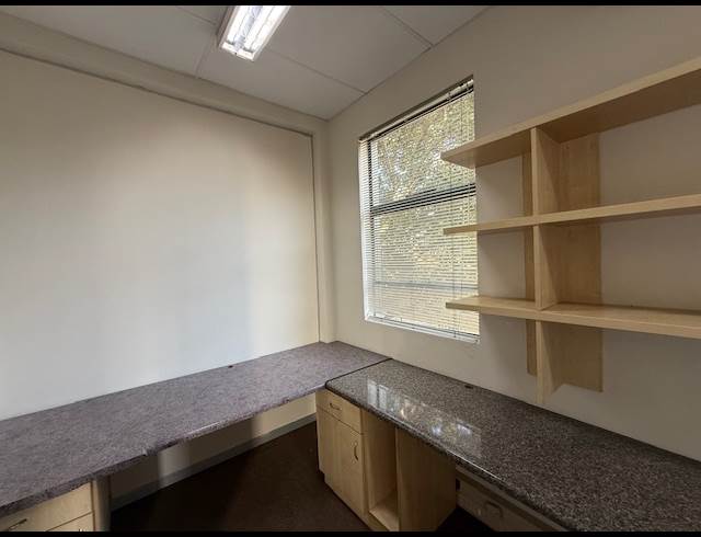 100M² BUSINESS CENTRE TO LET IN RYNFIELD