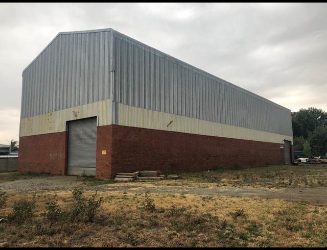1,000M² WAREHOUSE TO LET IN VULCANIA