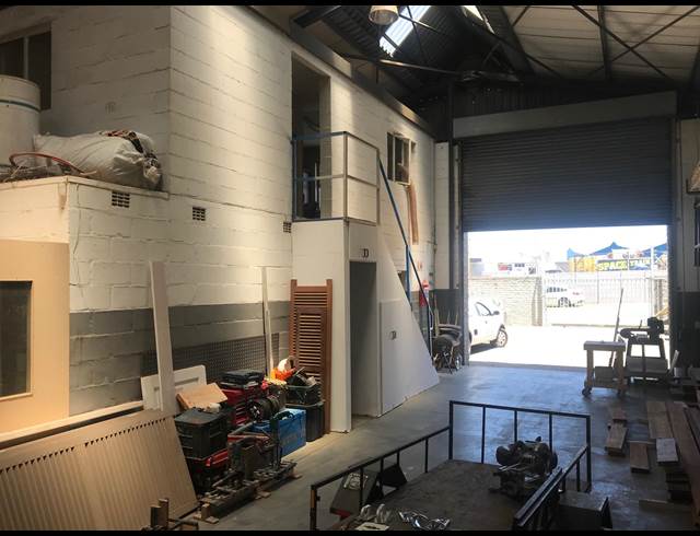 290M² WAREHOUSE RENTED IN STIKLAND INDUSTRIAL
