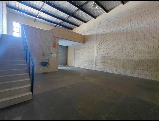 135M² WAREHOUSE TO LET IN POMONA
