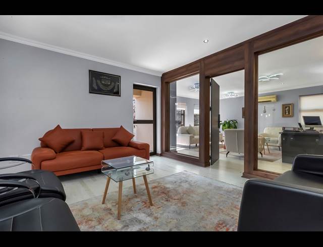 375M² OFFICE TO LET IN MELROSE