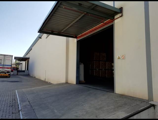2,850M² WAREHOUSE TO LET IN POMONA