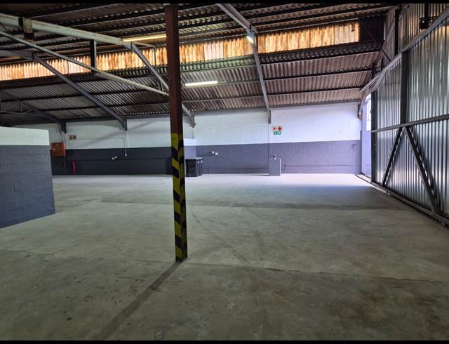 1,000M² WAREHOUSE TO LET IN BLACKHEATH INDUSTRIAL