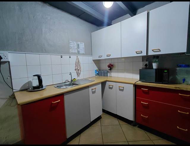 800M² WAREHOUSE TO LET IN CLAYVILLE