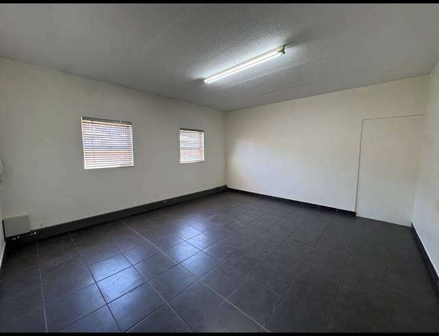 250M² WAREHOUSE TO LET IN CHAMDOR