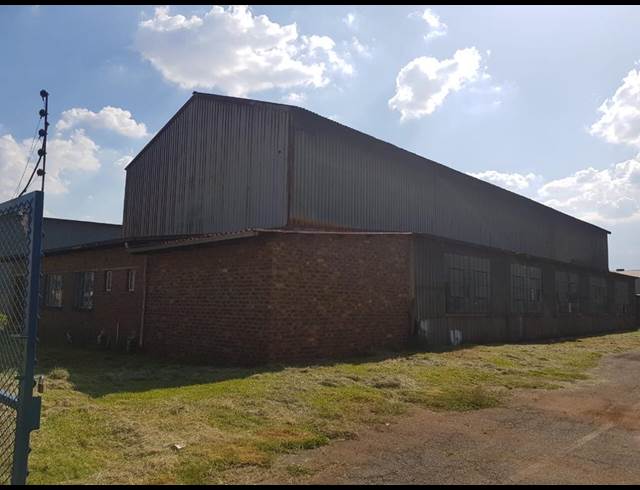 2,100M² WAREHOUSE TO LET IN VULCANIA SOUTH