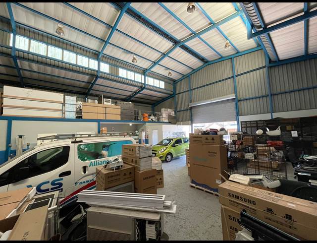 350M² WAREHOUSE TO LET IN LASER PARK