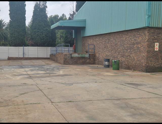 1,846M² WAREHOUSE TO LET IN POMONA