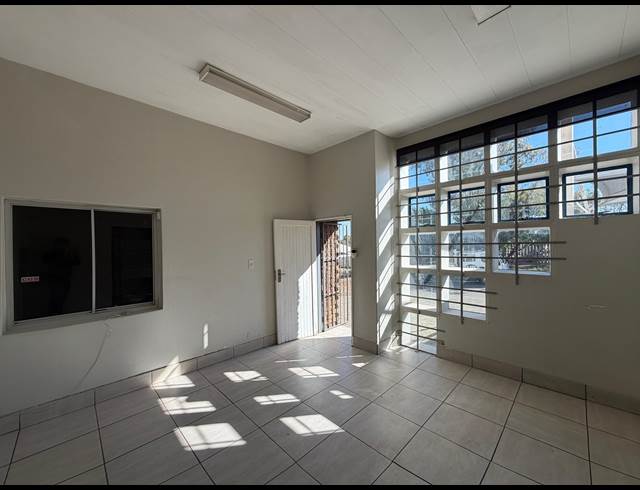 391M² WAREHOUSE TO LET IN HALFWAY HOUSE