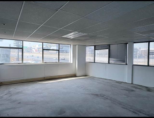 5,600M² OFFICE TO LET IN VORNA VALLEY