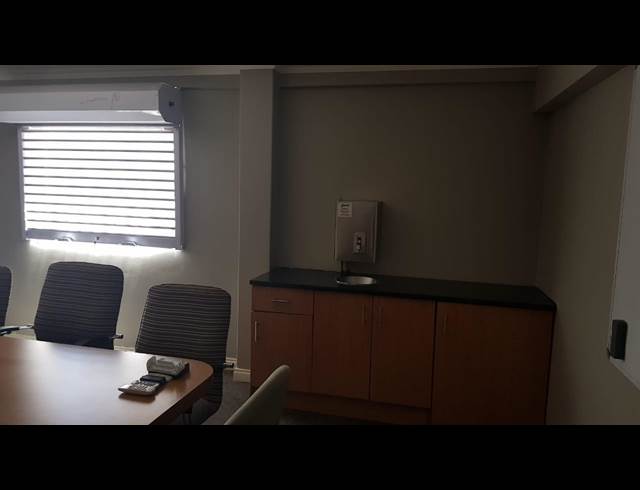 900M² OFFICE TO LET IN TULISA PARK