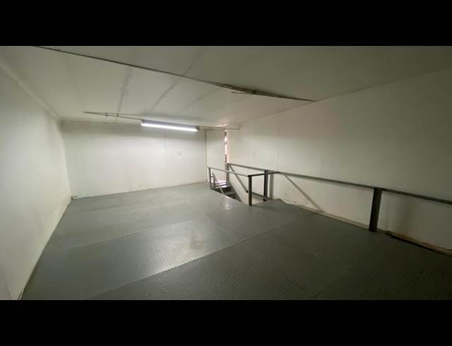 340M² WAREHOUSE TO LET IN HENNOPSPARK INDUSTRIAL
