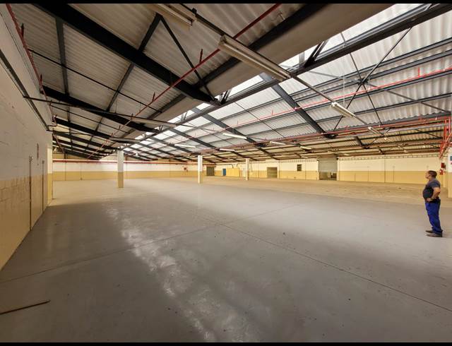 2,200M² WAREHOUSE TO LET IN ATLANTIS INDUSTRIAL