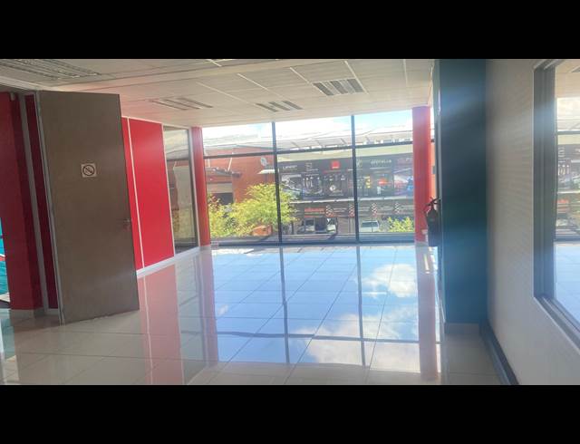 880M² RETAIL TO LET IN NORTH RIDING