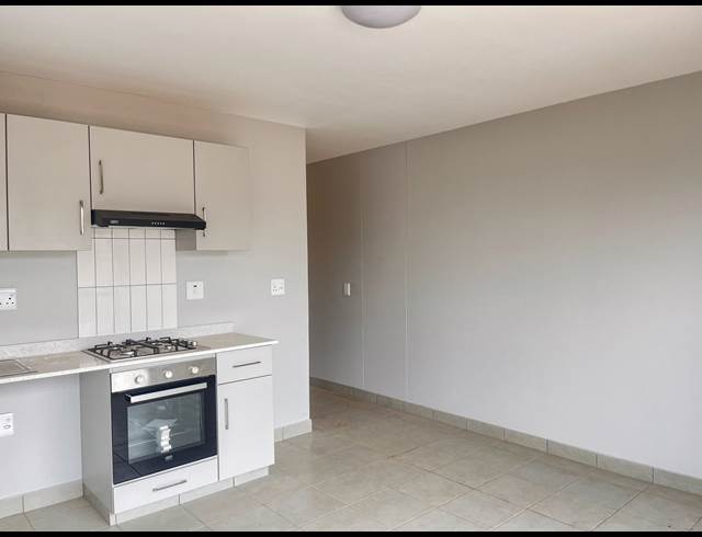 1 BEDROOM PROPERTY TO RENT IN HILLCREST CENTRAL