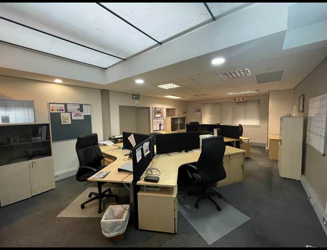 2,313M² FACTORY TO LET IN TUNNEY