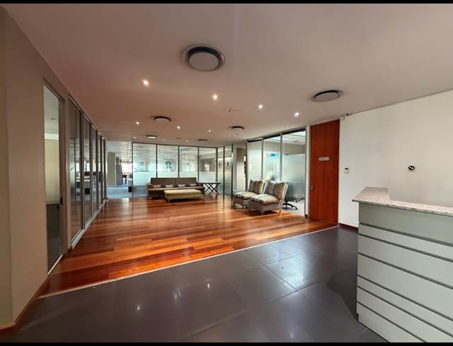 890M² OFFICE TO LET IN DE WATERKANT