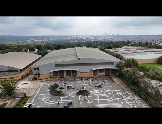 7,671M² WAREHOUSE TO LET IN LONGMEADOW