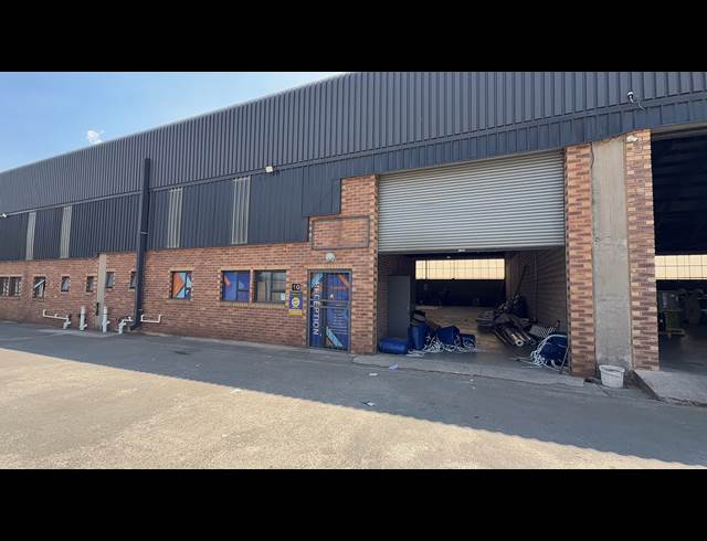 490M² WAREHOUSE TO LET IN DRIEHOEK