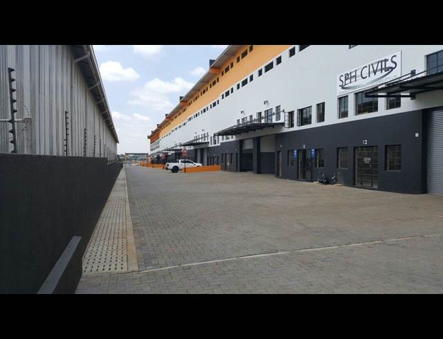 342M² WAREHOUSE TO LET IN POMONA