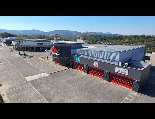 182M² RETAIL TO LET IN RIVERSIDE PARK