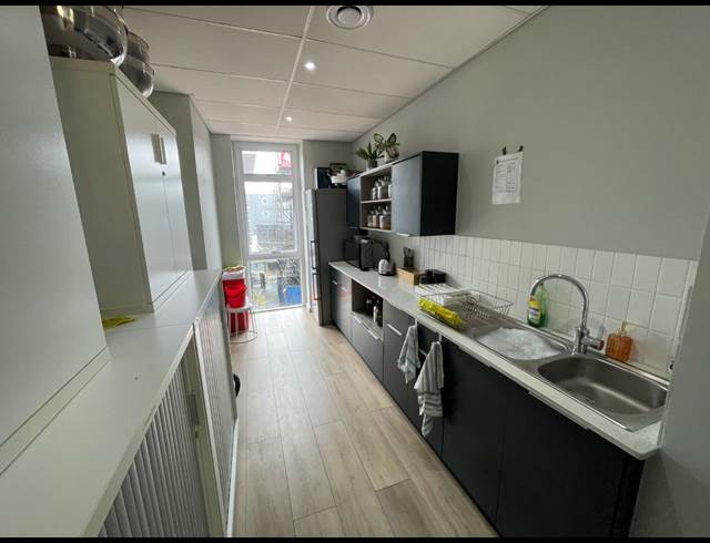 435M² OFFICE TO LET IN WATERFRONT