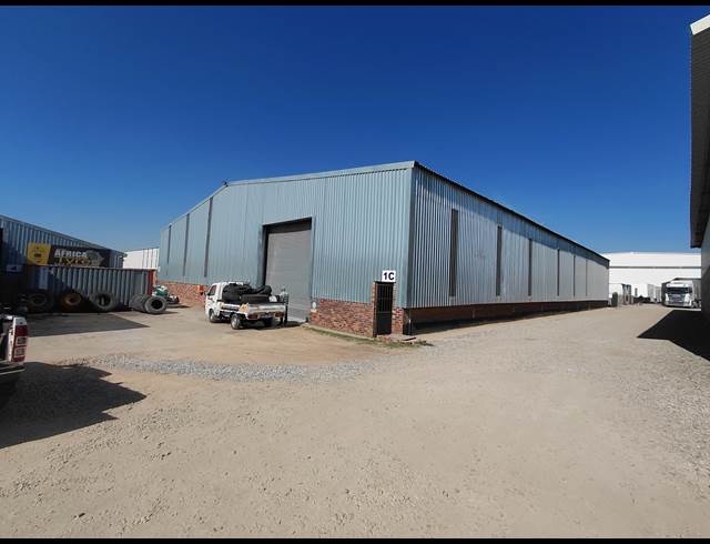 500M² WAREHOUSE TO LET IN POMONA
