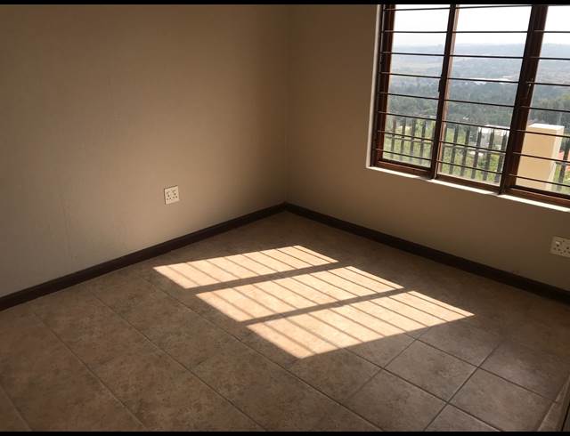 3 bed property to rent in CONSTANTIA KLOOF