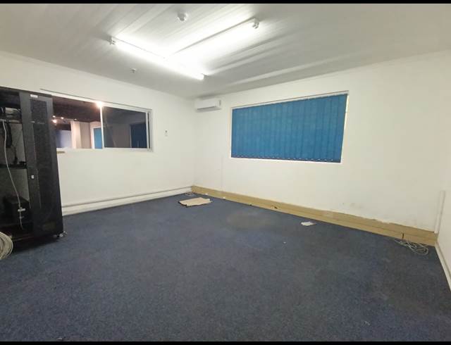 1,630M² WAREHOUSE TO LET IN WESTMEAD
