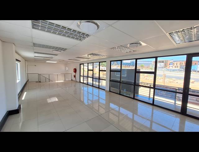 680M² WAREHOUSE TO LET IN NORTH RIDING
