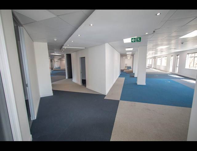 2,000M² OFFICE TO LET IN SANDOWN