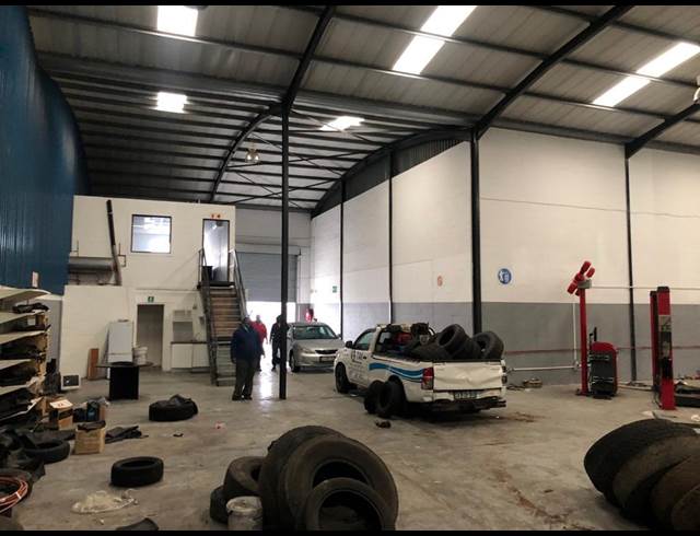 580M² WAREHOUSE TO LET IN BELLVILLE SOUTH