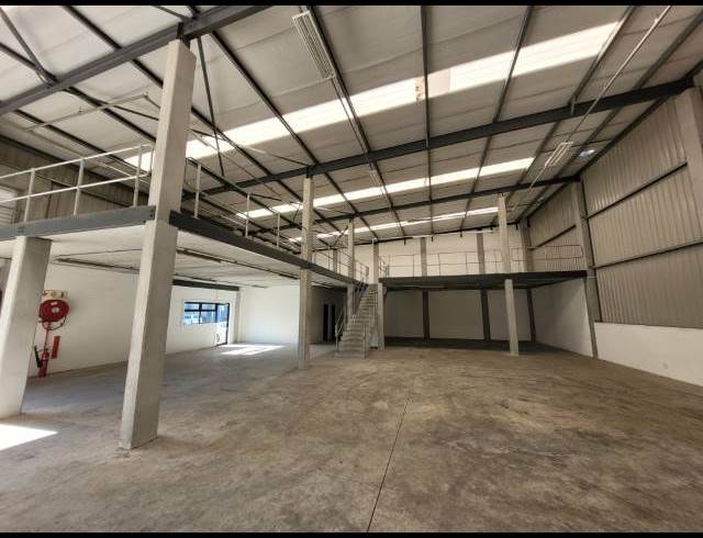 517M² WAREHOUSE TO LET IN STIKLAND INDUSTRIAL