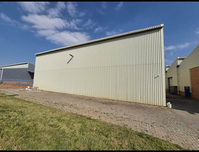 1,972M² WAREHOUSE TO LET IN OLIFANTSFONTEIN