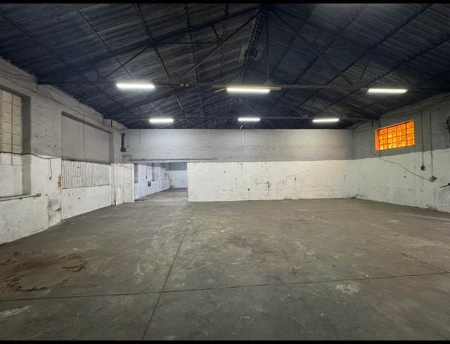 750M² WAREHOUSE TO LET IN CROWN