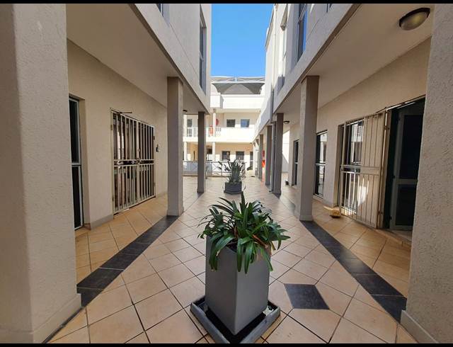 106M² OFFICE TO LET IN HATFIELD