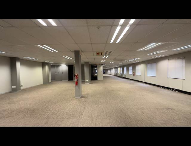1,500M² OFFICE TO LET IN MEADOWDALE
