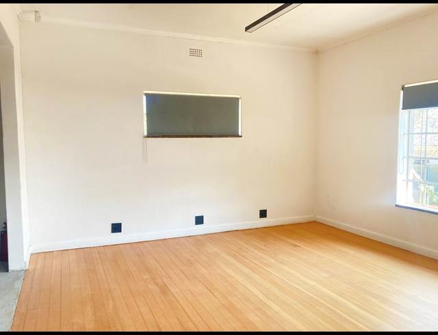 220M² OFFICE TO LET IN EMMARENTIA