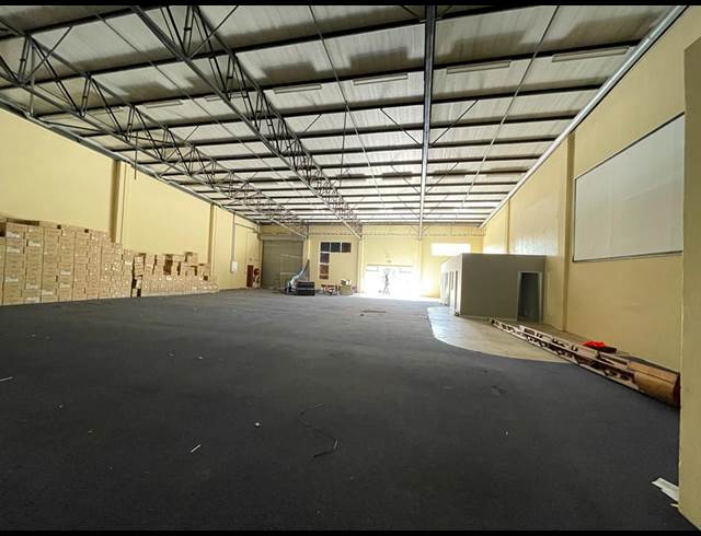 679M² WAREHOUSE TO LET IN LASER PARK