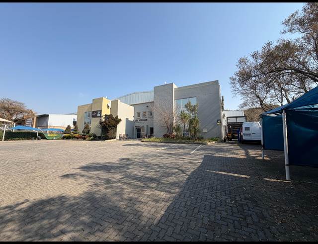 1,894M² WAREHOUSE TO LET IN KYALAMI