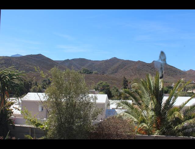2 bed property to rent in VAN RIEBEECK PARK