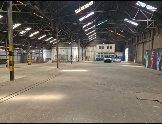 4,000M² WAREHOUSE TO LET IN NEWTOWN
