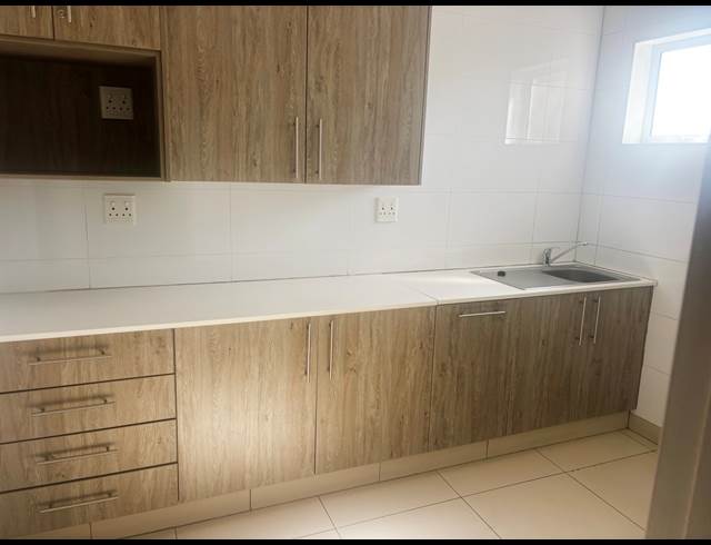 365M² BUILDING TO LET IN FOURWAYS