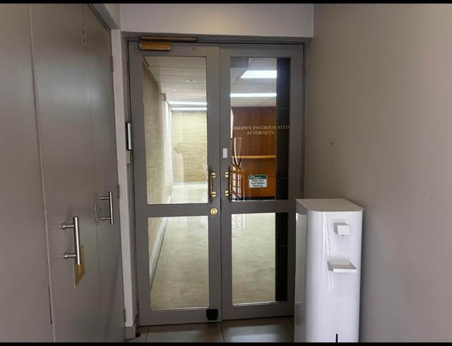 270M² OFFICE TO LET IN DUNKELD WEST