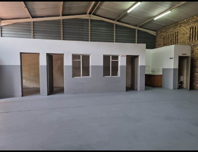 140.30M² WAREHOUSE TO LET IN VINTONIA
